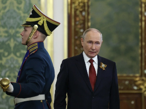 Други дан тродневног примирја; Путин види Шредера као посредника у разговорима Русије и Европе