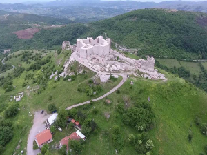 Живот Срба у Косовском Поморављу између административних препрека и борбе за опстанак младих
