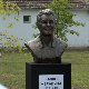  У Новом Милошеву, испред музеја Ранку Жеравици, откривена и спомен биста прослављеном кошаркашком тренеру 