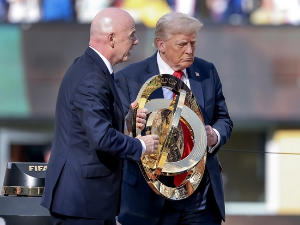 Инфантино потврдио: Доналд Трамп уручује пехар прваку света