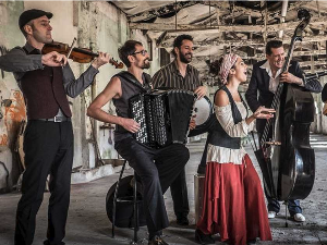 Barcelona Gipsy Balkan Оrchestra