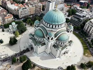 15 сати испред Храма Светог Саве  - срце света без срца