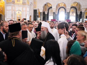 Свечани испраћај Појаса Пресвете Богородице у манастир Ватопед – велики број верника у Храму Светог Саве