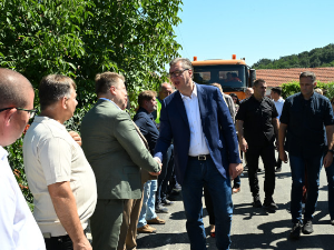 Вучић у обиласку радова на деоници пута код Лесковца: Ово значи живот за село