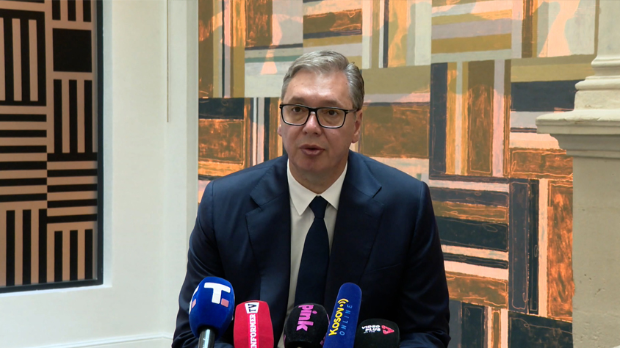 Вучић из Париза: Предложићу Влади да до петка спусте акцизе до 20 одсто