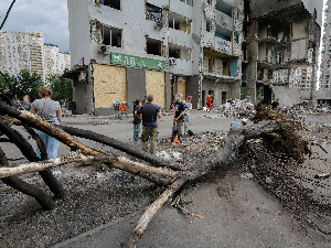 Руски удари на Кијев и Суми; украјински дронови погодили зграду у Курску