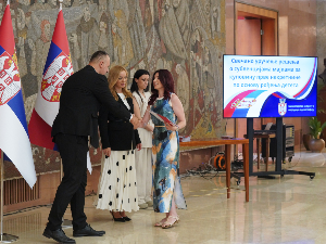 Уручено 55 субвенција мајкама за куповину прве некретнине по основу рођења детета