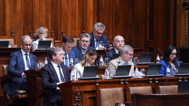 Опозиција критиковала однос власти према образовању; Пантић Пиља: Не нуде решења, само увреде