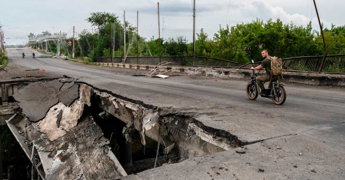 Кијев: Масовни  напад на Украјину, има погинулих и рањених; Медведев: Запад увео Русији 30.000 санкција; 