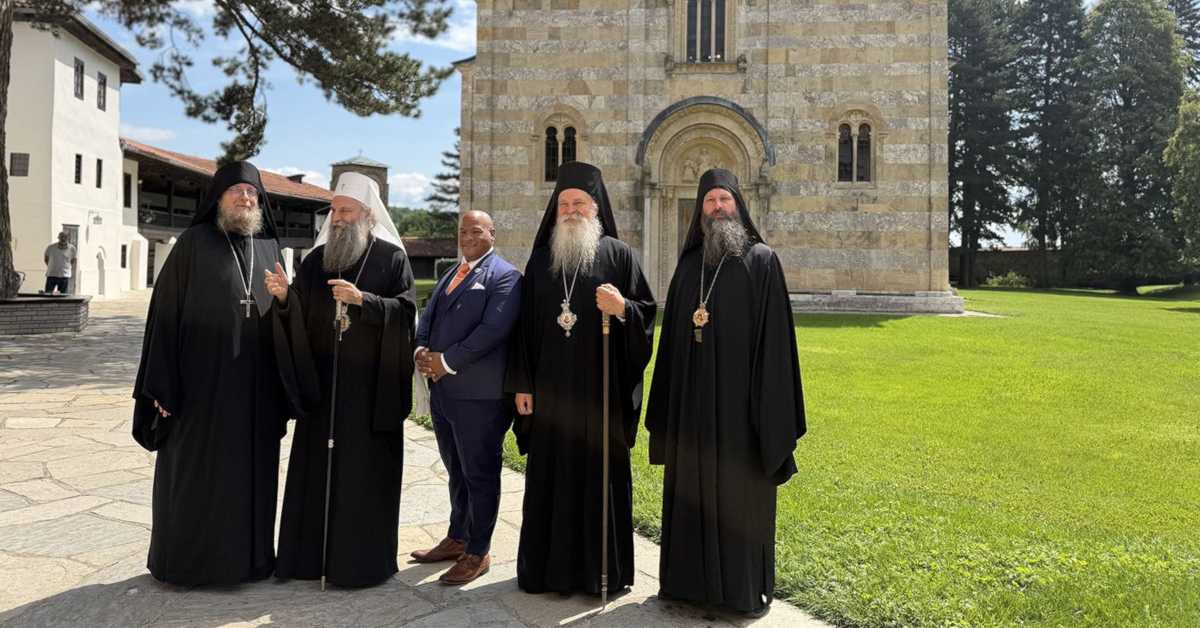 Патријарх Порфирије и пастор Бернс стигли у манастир Високи Дечани