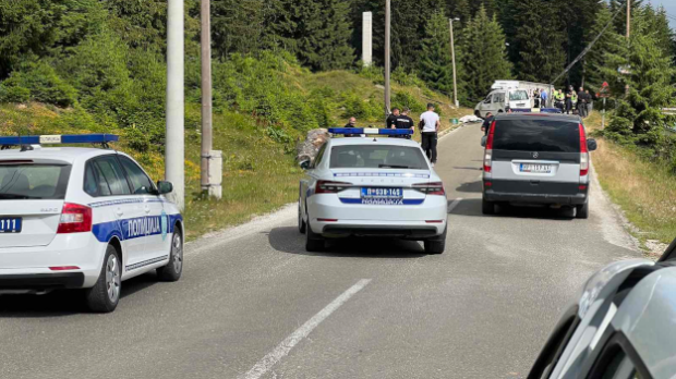 Преврнуо се аутомобил на Голији – страдао дечак, троје повређених