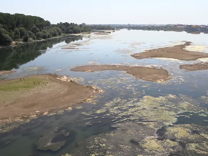 Због ниског водостаја на Сави код Шапца отежана пловидба