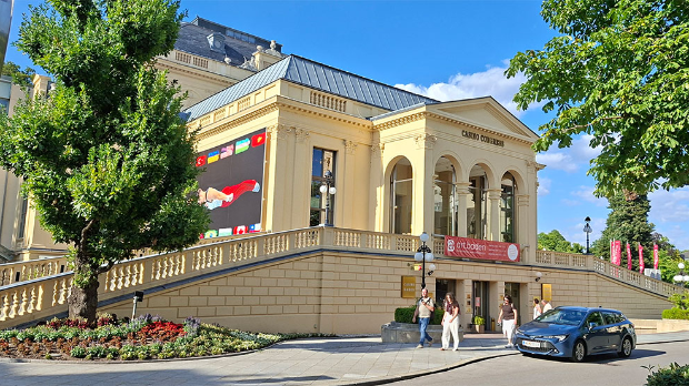 Савремена уметност и старомодни новац 