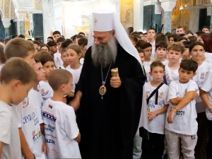 Патријарх Порфирије угостио учеснике кампа "Србија те зове" у Храму Светог Саве: Дошли сте на корен онога што јесмо
