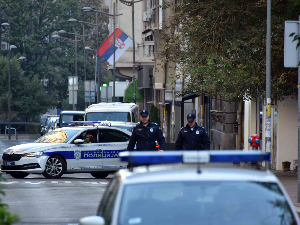 Приведена два малолетника због сумње да су запалила мрежу на гаражи на Обилићевом венцу