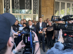 Коалација Народна Србија предала и најавила повлачење изборне листе