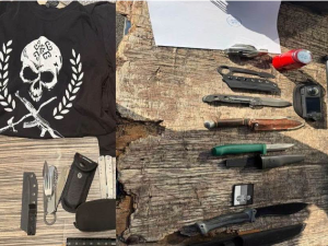 Две особе приведене на Јарињу, међу заплењеним предметима пет ножева и опрема за средњовековне вештине