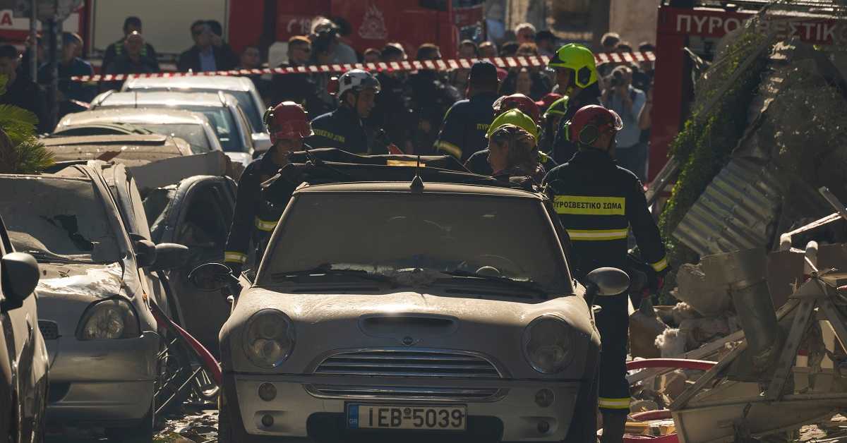 Експлозија у центру Атине – урушила се стамбена зграда, пет особа се води као нестало