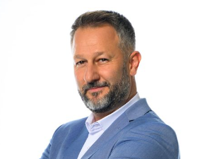 Море између два брода