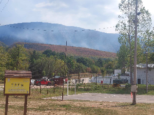 Сува планина у облаку дима – пожар најактивнији на превоју Девојачки гроб, на Грамади локализован