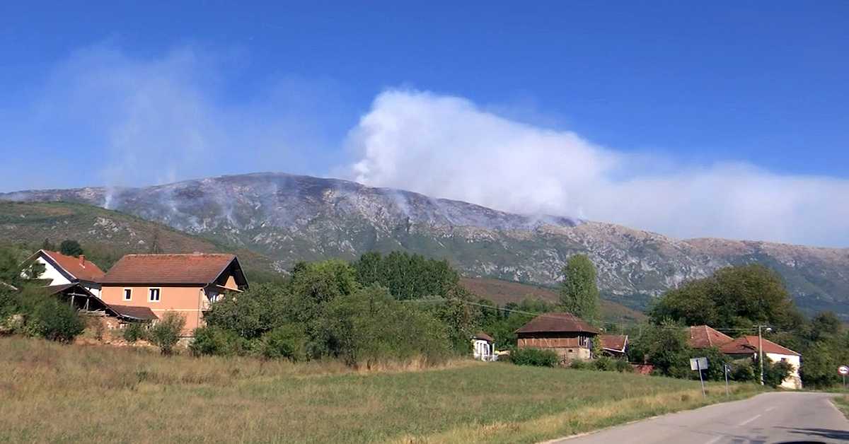 Сува планина у облаку дима – пожар најактивнији на превоју Девојачки гроб, на Грамади локализован