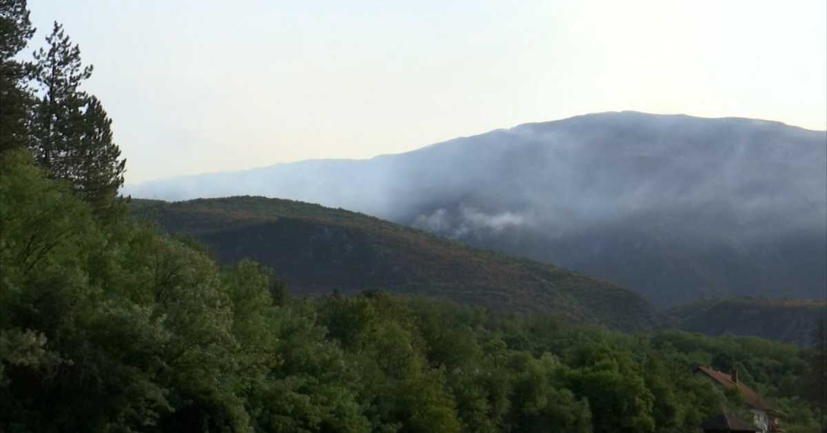 Активно више од 30 пожара у Србији, густ дим над Сувом планином