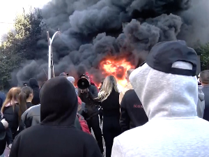 Протести у Тирани – запаљени делови зграда Министарства просвете и Градске куће