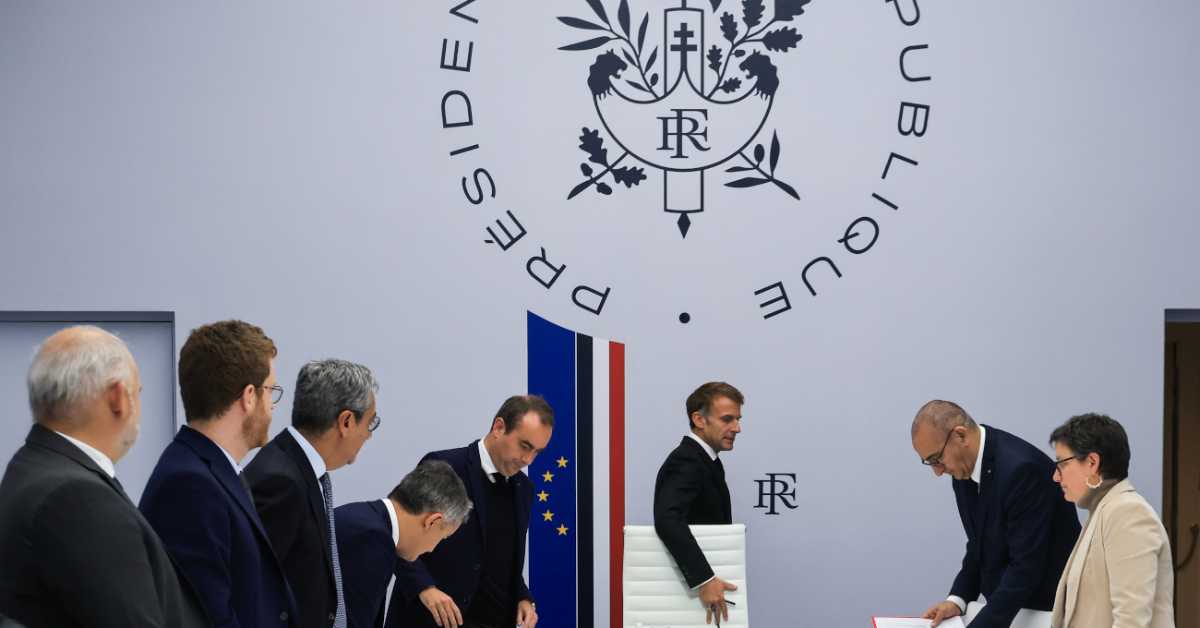 Макрон: Ништа не оправдава овакво насиље, они који су уништавали и палили мораће да одговарају