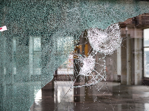 Власти у Марсељу уводе полицијски час за малолетнике након уличног насиља