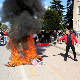 Сукоби у Тирани - демонстранти гађали Министарство просвете каменицама, полиција употребила водени топ