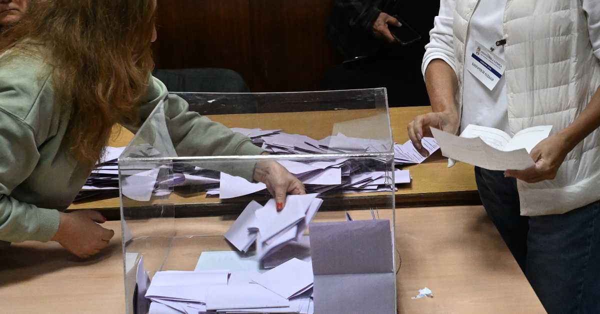 Затварају се биралишта у Србији – изборе обележила изузетно велика излазност, броје се гласови
