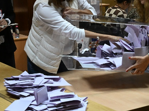 Затварају се биралишта у Србији – до 19 часова гласало 67,6 одсто бирача, почиње бројање гласова