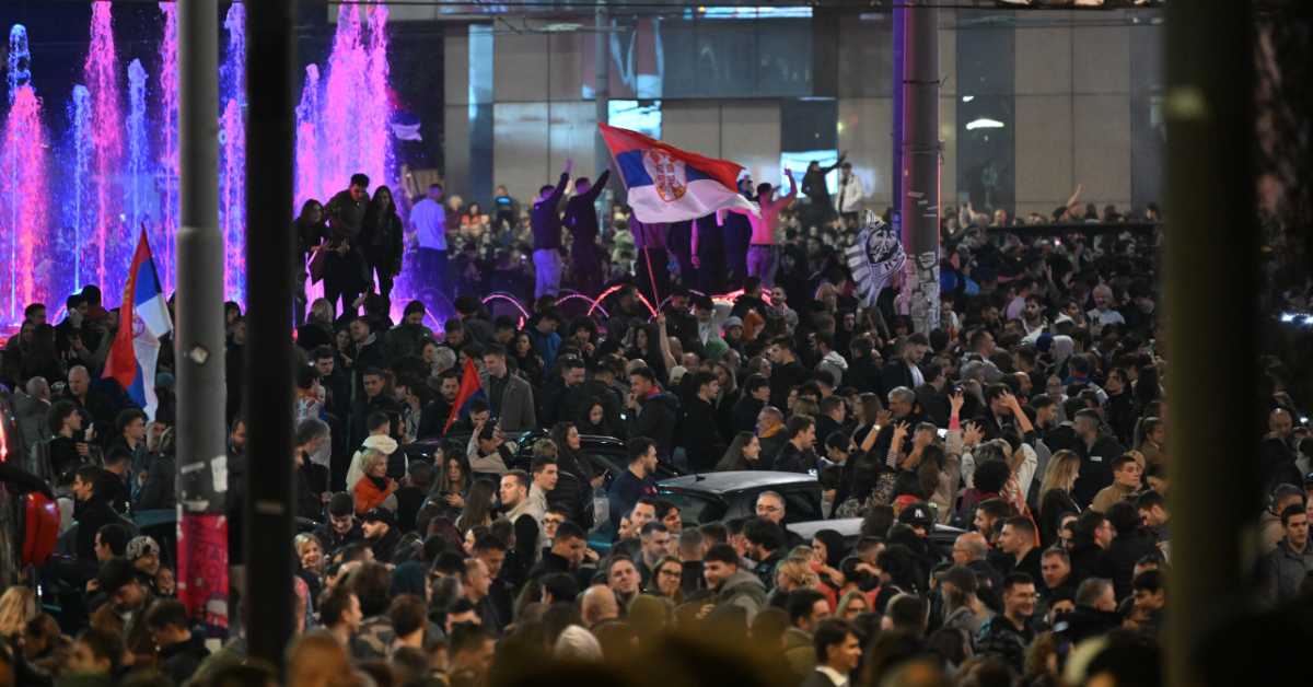 Славље широм Србије због победе Студентске листе – песма, вувузеле и ватромет на улицама