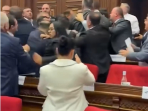 Туча у јерменском парламенту