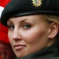 Специјални грудњаци за немачке полицајке