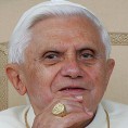 Зашто Папа носи крзно?