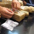 Полиција ухапсила три особе приликом примопредаје хероина 