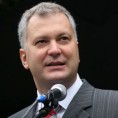 Отежано хапшење Младића