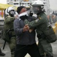 Сукоб полиције и пољопривредника у Пиреју