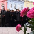 Спомен плоча за погинуле у "Лаунџу"