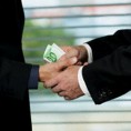 Изнајмио комшију да му оплоди жену, али...