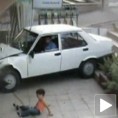 Чудом преживео удар "помахниталог" аута