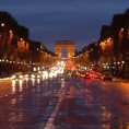 Шетња Јелисејским пољима "из фотеље"