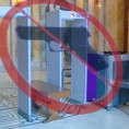 Са пиштољем у Скупштину