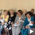 Постала баба, прабаба и чукун баба, истог дана