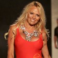 Памела поново „чувар плаже"