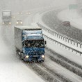 Саобраћај отежан због снега