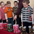Бесплатне чизме због блата око школе 