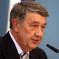 Између Вашингтона и Техерана