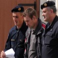 Признао стрељање, али не и геноцид 